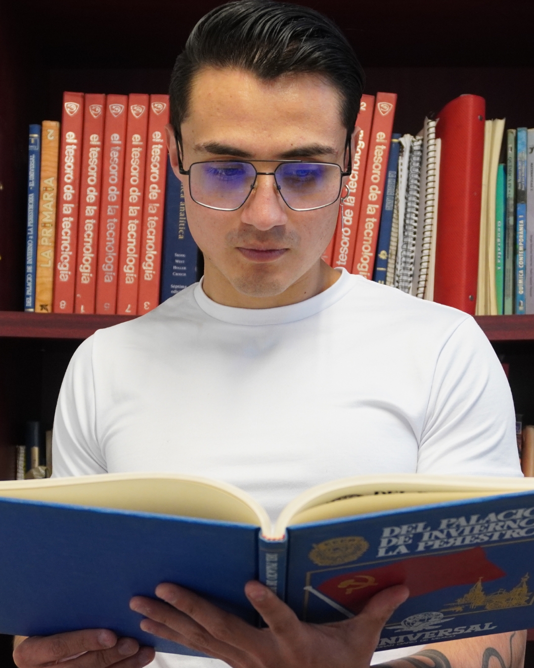Estudiante ADNED preparándose